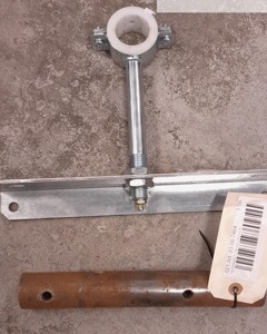 Intermediate bearing trough auger 254 with lub.nipp. M&M